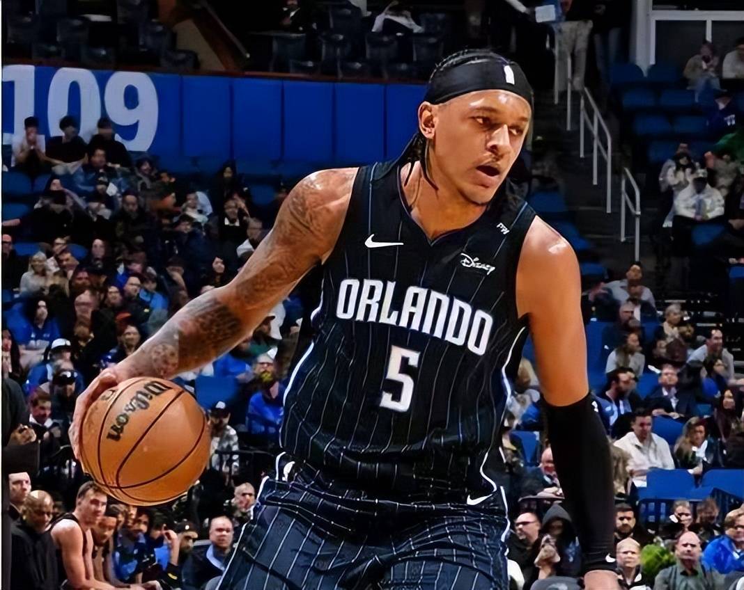 PG电子官网入口-米切尔连得10分，爵士逆转击败太阳终结三连败